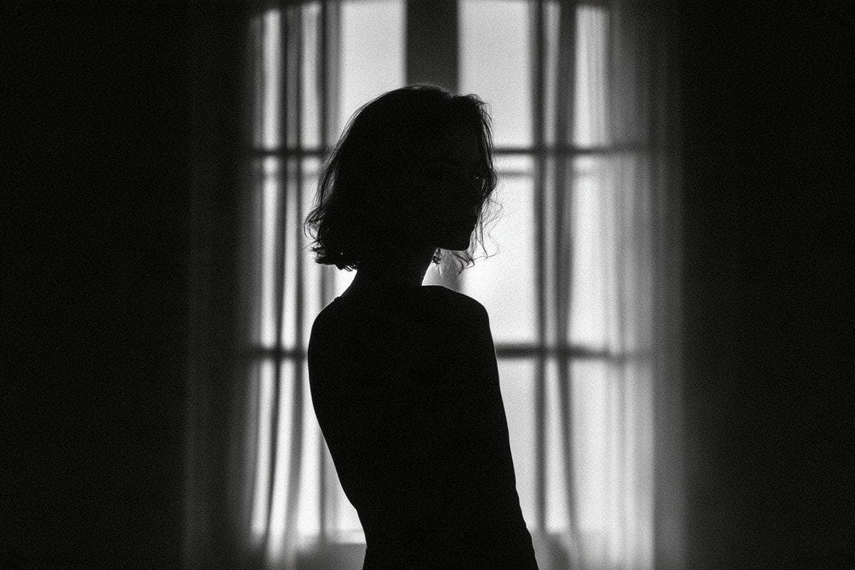 [Subject] captured in a Shadowy Silhouette Reverie, where stark outlines and soft gradients create a hauntingly beautiful scene. Utilize deep blacks and…